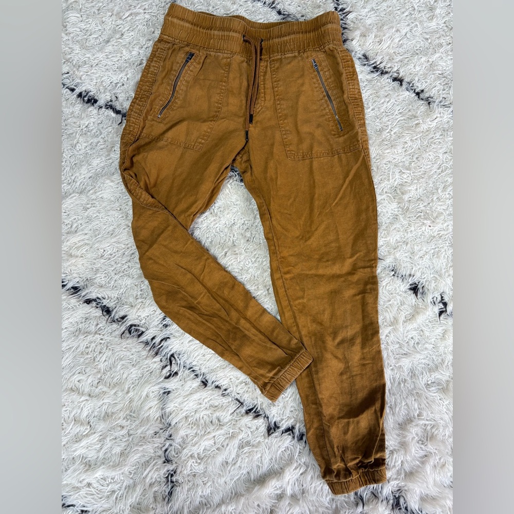 Athleta Cargo Pants with Zipper Pockets